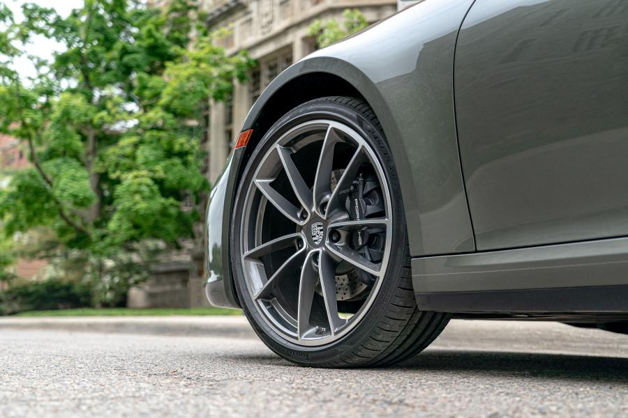 Колеса Porsche 911 Carrera 4 (992) 2019 года  (NA) (фото 33 из 40)